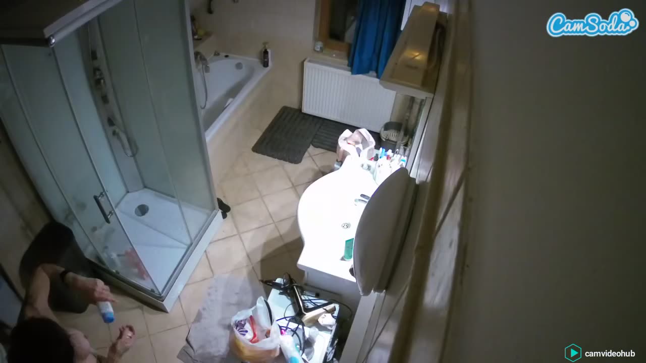 voyeurcam_julmodels_bath_2nd_2